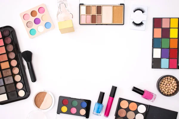 美容和化妆品产品在白色背景 — 图库照片