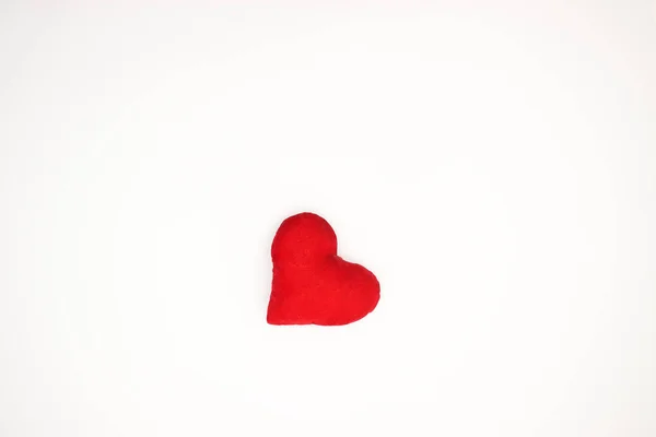 Красное Сердце Белом Фоне — стоковое фото