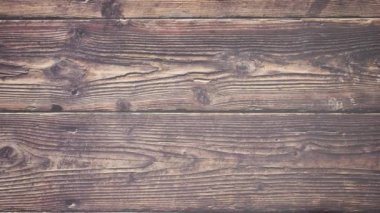 Ahşap masa üzerinde kartların kadın elini hareketli güverte - Stop motion animasyon video