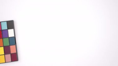 Beyaz arka planda görünen ürünleri makyaj - Hareketli animasyon videosunu durdurun 