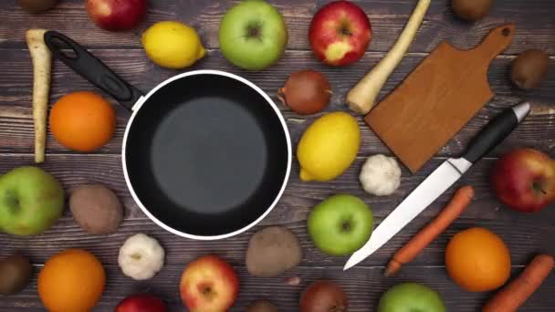 Pan Mes Fruit Groenten Bewegende Stop Motion — Stockvideo