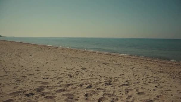 Baharda Güneş Işığında Plaj Denizinin Güzel Görünümü — Stok video