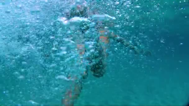 Young Woman Swimming Sea Young Woman Move Splashing Her Legs — Stock Video