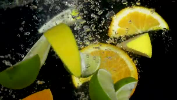 Čerstvé Organické Citrusové Plody Vodě — Stock video