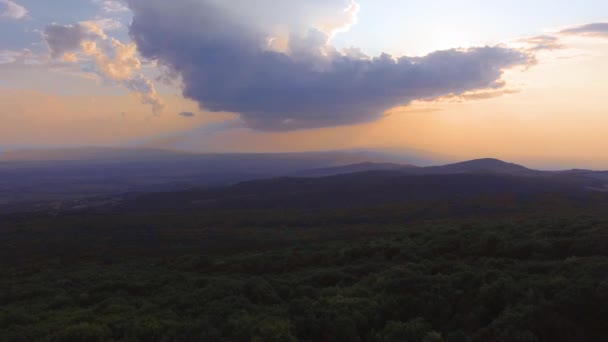 空と風景の美しい大きな雲のタイムラプス空中ドローン映像 — ストック動画