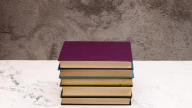 Masada yükselen okumak için renkli kitapların hareket animasyon durdurun 