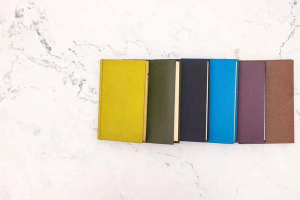 Piękne Kolorowe Książki Stole Czytania — Zdjęcie stockowe