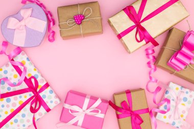 Doğum günü, kutlama ve yıldönümü için romantik hediyeler. 