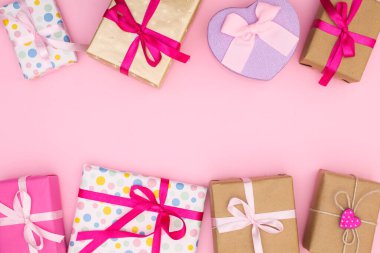 Doğum günü, kutlama ve yıldönümü için romantik hediyeler. 