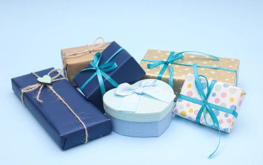 Doğum günü, kutlama ve yıldönümü için romantik hediyeler. 