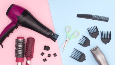 Masada saç stili aksesuarları var.