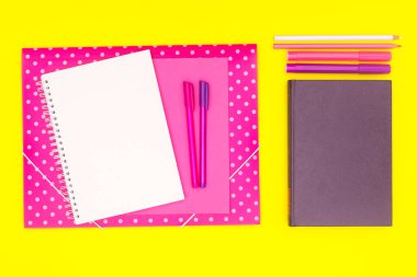 Sarı temalı okul kırtasiyesine geri dön 