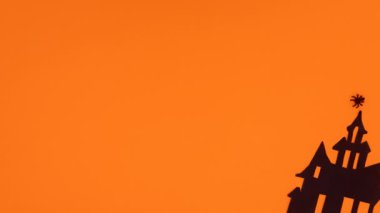 Turuncu temalı Cadılar Bayramı süslemesi. Mutlu Cadılar Bayramı Dur Hareketi 