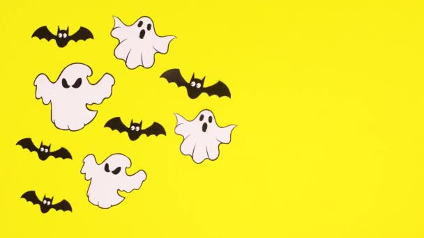 Gruselige Halloween Dekoration Mit Halloween Aufklebern Auf Gelbem Grund Stop — Stockvideo