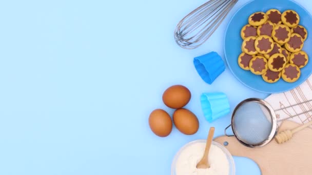 Ingrediënten Boodschappen Voor Het Maken Van Koekjes Blauw Thema Stop — Stockvideo