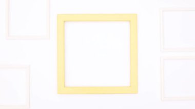 Beyaz temalı metin veya logo için yaratıcı fotoğraf çerçevesi. Hareketi durdur 