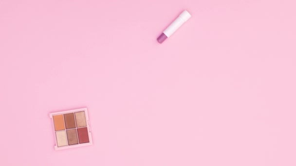 Make Cosmetica Producten Voor Vrouwen Accessoires Verschijnen Roze Thema Stop — Stockvideo