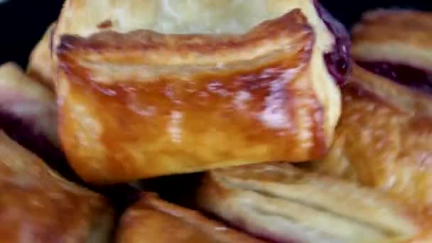 Deliciosa Pastelería Dulce Fresca Girando Círculo — Vídeos de Stock