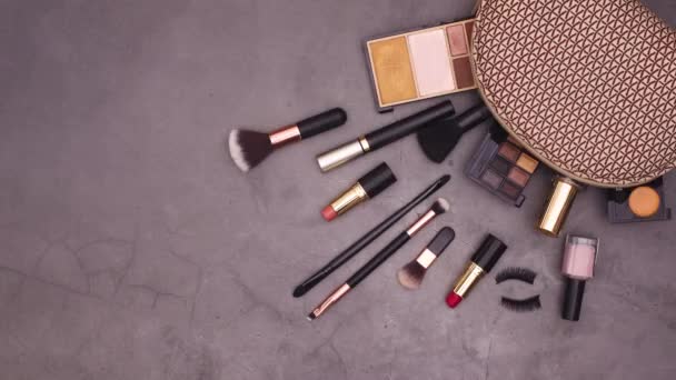 Make Beauty Produkte Zum Dunklen Thema Mit Kit Stop Motion — Stockvideo