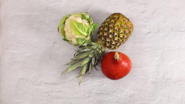 Φρέσκα Φρούτα Και Λαχανικά Κάνουν Καρδιά Σταμάτημα Κίνησης — Αρχείο Βίντεο
