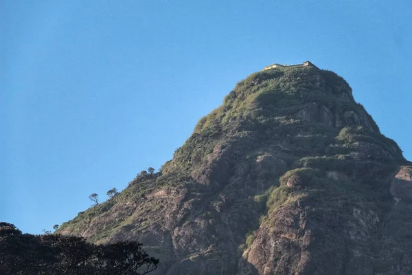 Adem Tepesi. Sri Pada' yı. kutsal ayak izi. Sri Lanka