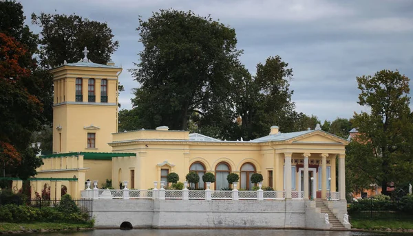 Kolonist Park, Holguin Pond, Tsaritsyn Pavyonu. St. Petersburg. Rusya
