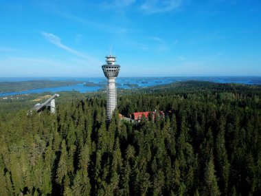 forrest's Finlandiya ve Puijon Jumping tepeler üzerinde kule
