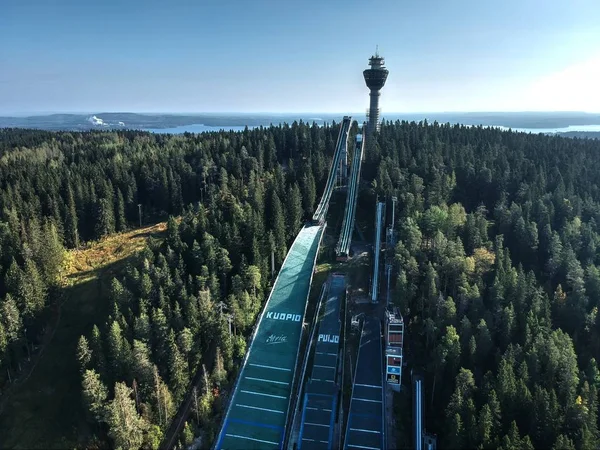 forrest's Finlandiya ve Puijon Jumping tepeler üzerinde kule