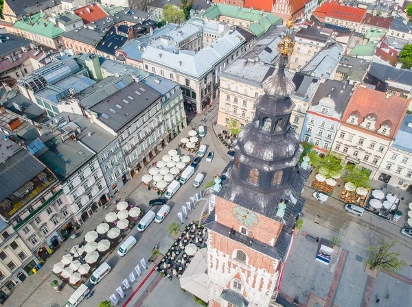 Pazar Meydanı 'ndaki belediye binası kulesi. Krakow. Polonya