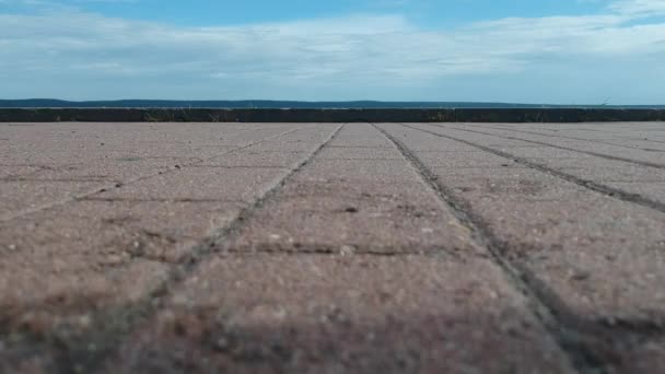 Woestijnachtige Dijk Zomerochtend Bij Bewolkt Weer Petrozavodsk Rusland — Stockvideo