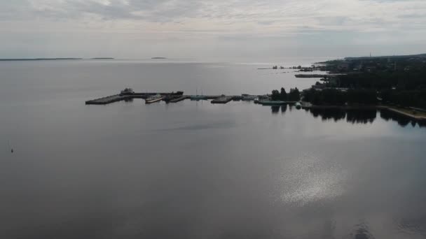 Woestijnachtige Dijk Zomerochtend Bij Bewolkt Weer Petrozavodsk Rusland — Stockvideo