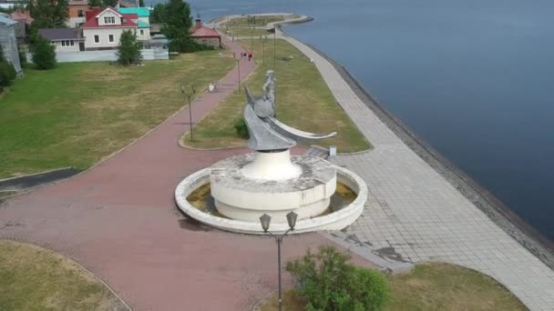 Pomnik Onega Opuszczony Nabrzeże Letni Poranek Pochmurny Pogoda Pietrozawodsk Rosja — Wideo stockowe