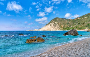 Yaz aylarında taş beach, Akdeniz yatay