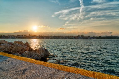 Liman Lixouri Kefalonia okyanus ve günbatımı
