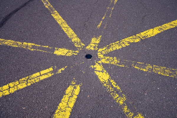 Jaune Étoile Forme Marquage Routier Pour Milieux — Photo