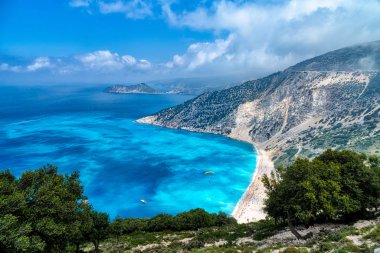 Kefalonia, Yunanistan ünlü Myrtos Beach havadan görünümü