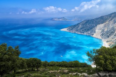 Kefalonia, Yunanistan ünlü Myrtos Beach havadan görünümü