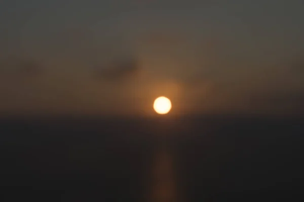 Θολή Ήλιο Πάνω Από Τον Ωκεανό Για Υπόβαθρα — Φωτογραφία Αρχείου