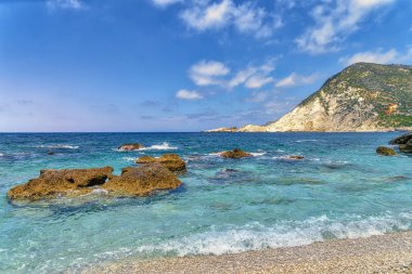 Yaz aylarında taş beach, Akdeniz yatay