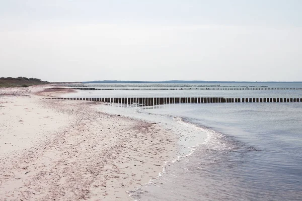 Hiddensee Island Niemcy, rzędy groin w Morzu Bałtyckim — Zdjęcie stockowe