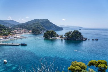 kasaba Parga yanında ada Panagia, Yunanistan