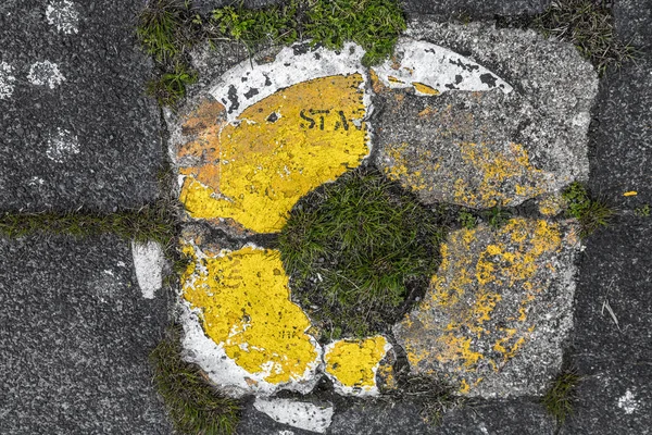 Marcação de estrada em uma pista de pouso antiga — Fotografia de Stock