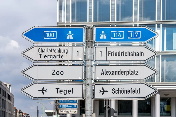 Znaki Kierunku Ulicy Leipziger Berlinie — Zdjęcie stockowe