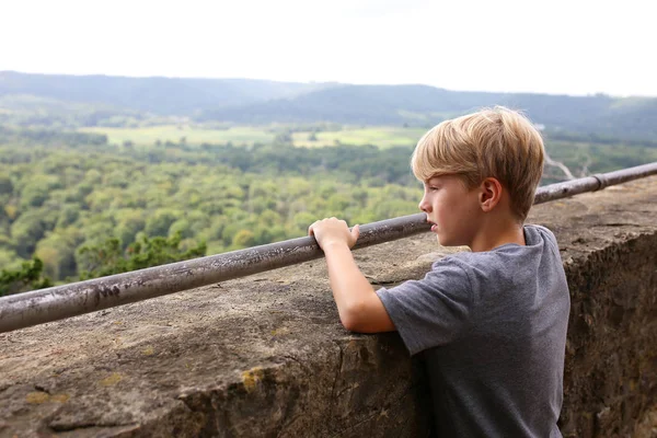 Young Boy Child Holding Railing Looks Edge Cliff Scenic Tourist — Stock Photo, Image