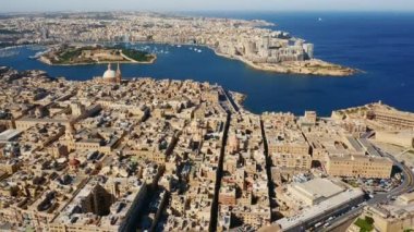 Valletta, Sliema, Manoel Adası 'nın havadan görünümü. Malta ülkesinin başkenti. Sabah zamanı. Akdeniz