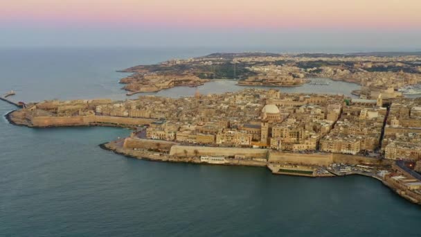 Flygvy Över Valletta Stad Och Kyrka Solnedgång Himmel Malta — Stockvideo