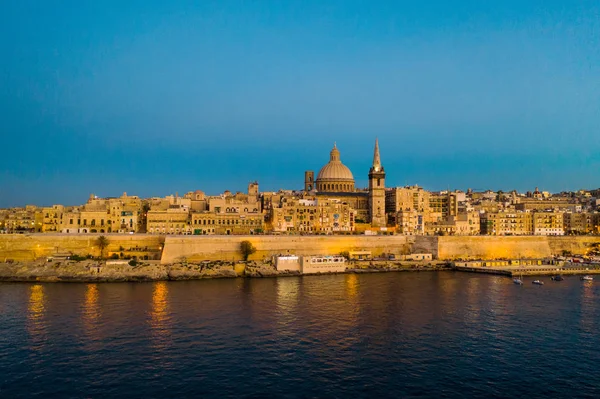 Valletta City Aerial Utsikt Över Valletta Skyline Kvällen Solnedgång Blå — Stockfoto