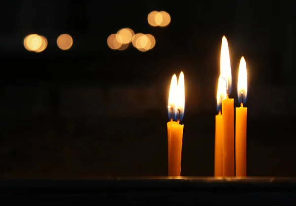 Algumas Velas Cera Naturais Areia Igreja Ortodoxa — Fotografia de Stock