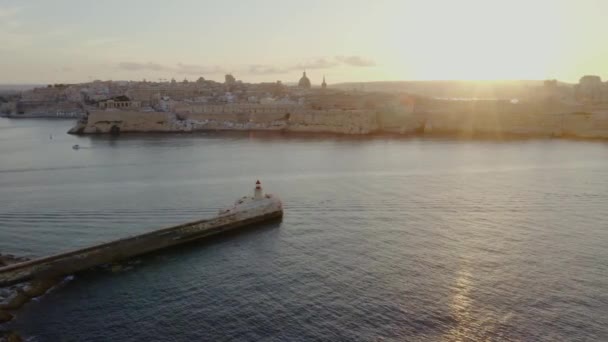 Valletta Liman Hava Manzarası Deniz Feneri Gün Batımı Malta Adası — Stok video