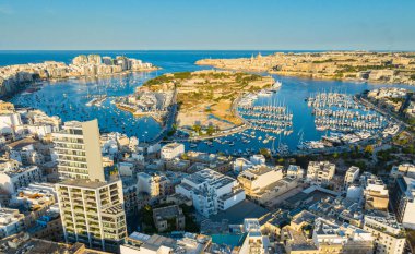 Manoel Adası, Gzira, Valletta ve Sliema şehrinin insansız hava aracı görüntüsü. Malta adası